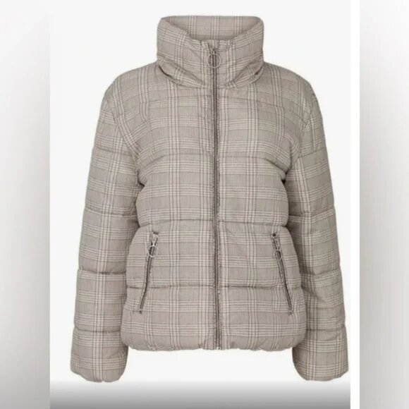 Slate & Willow Jackets & Blazers - Slate & Willow plaid puffer